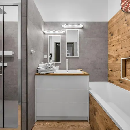Zoliborz Prestige - 70m2, Parking, Terrace - By Rentujemy Varsóvia