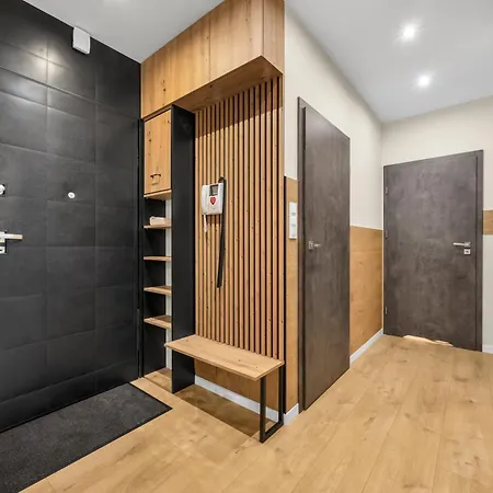 Apartamento Zoliborz Prestige - 70m2, Parking, Terrace - By Rentujemy Varsóvia